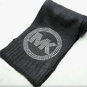 Gray Michael Kors logo knitted scarf